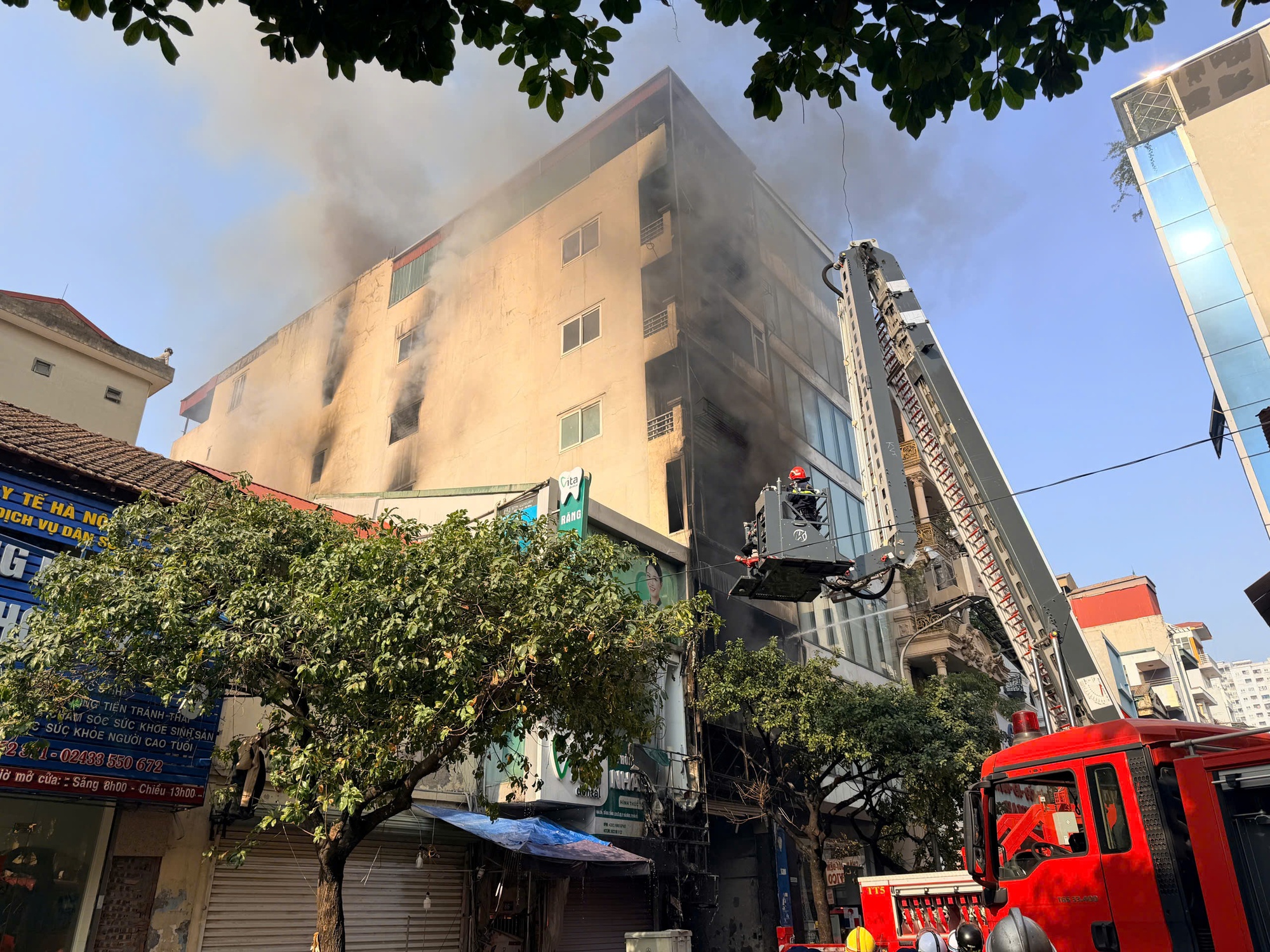 H&agrave; Nội: ch&aacute;y nh&agrave; 7 tầng tại H&agrave; Đ&ocirc;ng khiến 2 người tử vong- Ảnh 2.