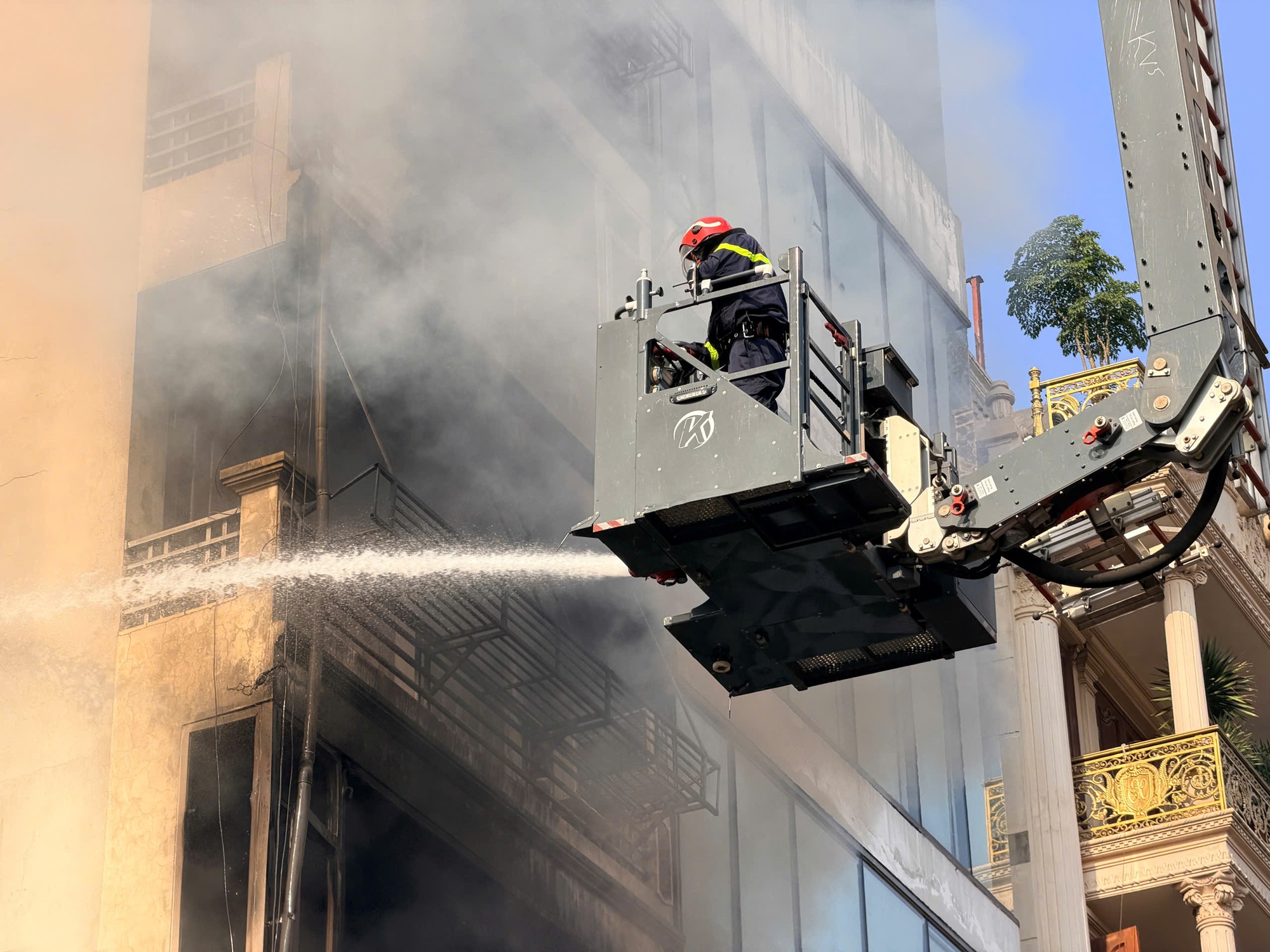 H&agrave; Nội: ch&aacute;y nh&agrave; 7 tầng tại H&agrave; Đ&ocirc;ng khiến 2 người tử vong- Ảnh 4.