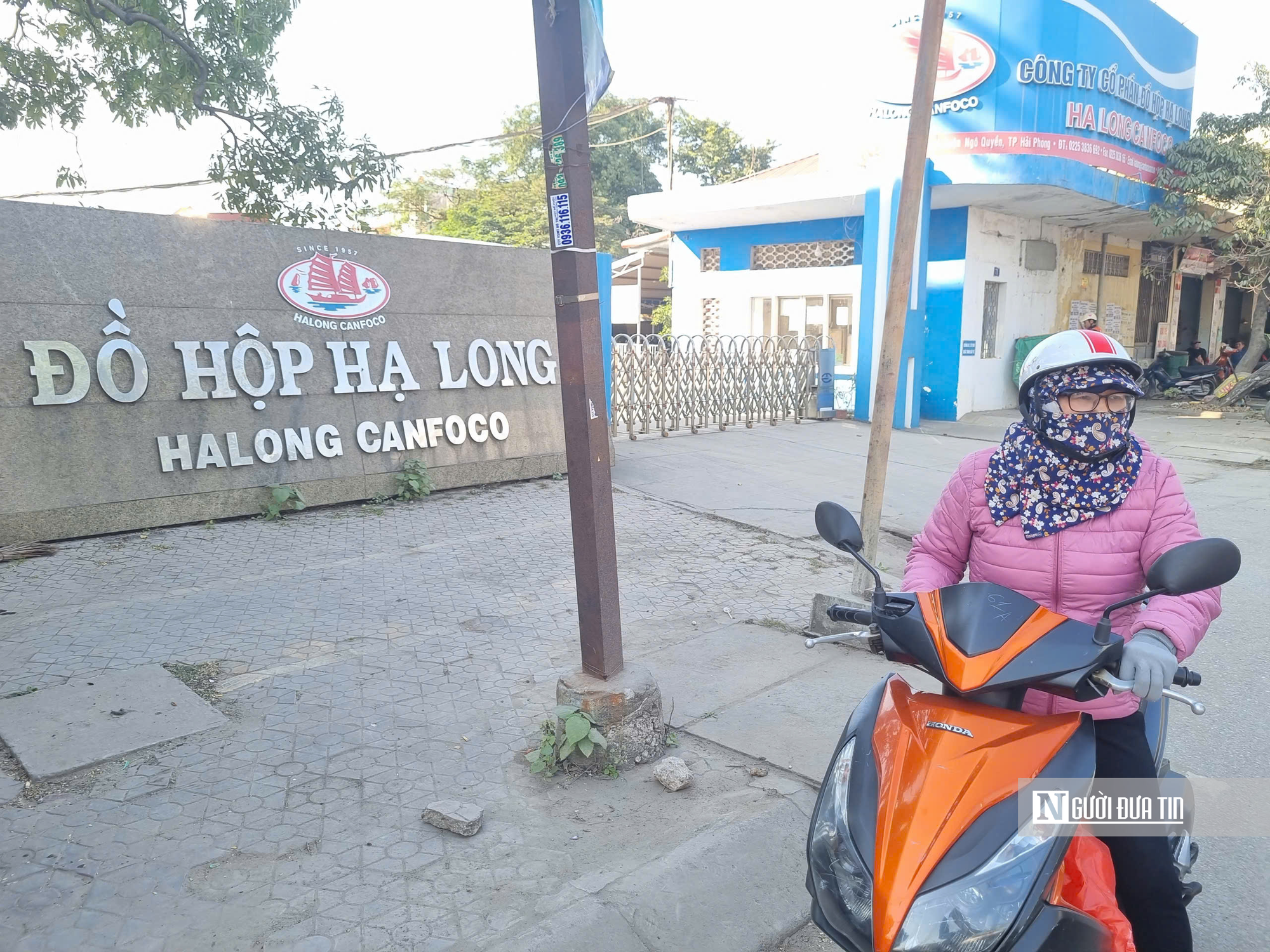 Vụ 120 tấn thịt lợn bệnh: Người dân tới đổi trả sản phẩm của Đồ hộp Hạ Long, cửa hàng đóng cửa- Ảnh 1. Vụ 120 tấn thịt lợn bệnh: Người dân tới đổi trả sản phẩm của Đồ hộp Hạ Long, cửa hàng đóng cửa- Ảnh 1.