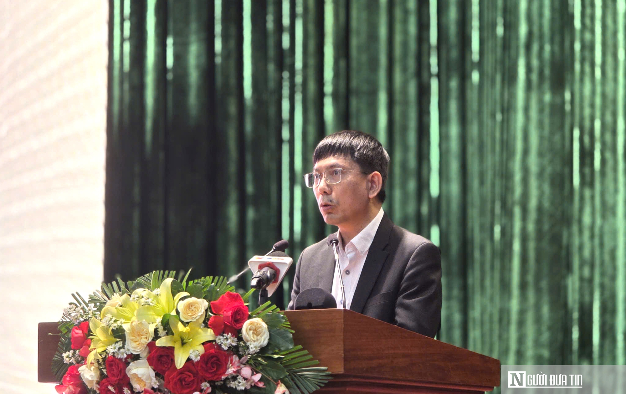 Bí thư Thành ủy Đà Nẵng xin lỗi doanh nghiệp vì thủ tục còn chậm, phiền hà- Ảnh 3. Bí thư Thành ủy Đà Nẵng xin lỗi doanh nghiệp vì thủ tục còn chậm, phiền hà- Ảnh 3.