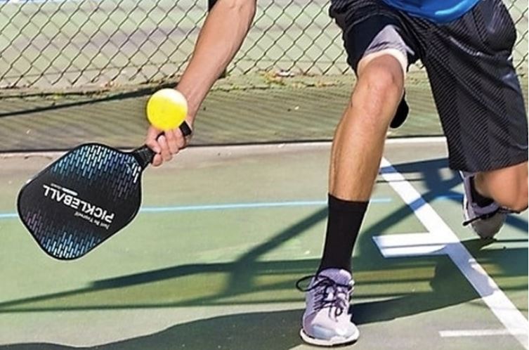 Ba điều nên làm và những việc cần tránh khi chơi Pickleball để có sức khỏe lâu dài - Ảnh 2.