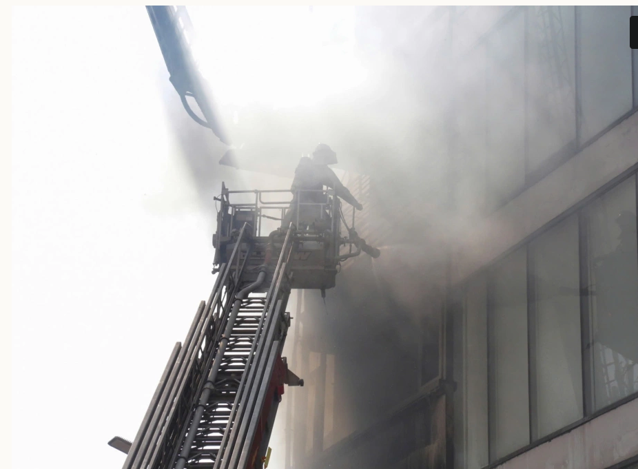 Vụ cháy nhà 7 tầng ở Hà Đông: Nạn nhân thứ 3 là chủ nhà, tử vong do liều mình nhảy xuống - Ảnh 2.