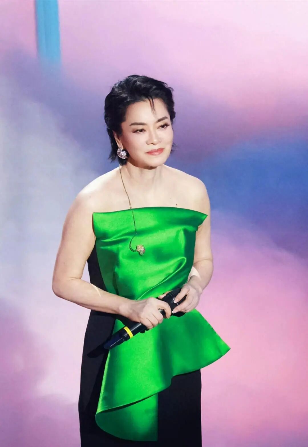 Sao nữ từ bỏ tài sản gần 100.000 tỷ đồng của chồng quá cố, 2 năm sau "ngã ngửa" vì chuyện không tưởng - Ảnh 5.