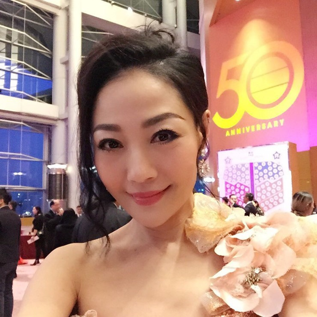 Nhan sắc Á hậu 60 tuổi vẫn nét ngây thơ từ chối yêu trai trẻ, lẻ bóng nhưng "giàu sụ" - Ảnh 2.