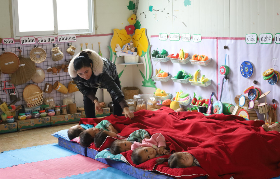 Thầy tr&ograve; v&ugrave;ng cao l&agrave;m g&igrave; để ph&ograve;ng chống r&eacute;t đậm, r&eacute;t hại cho học sinh? - Ảnh 3.