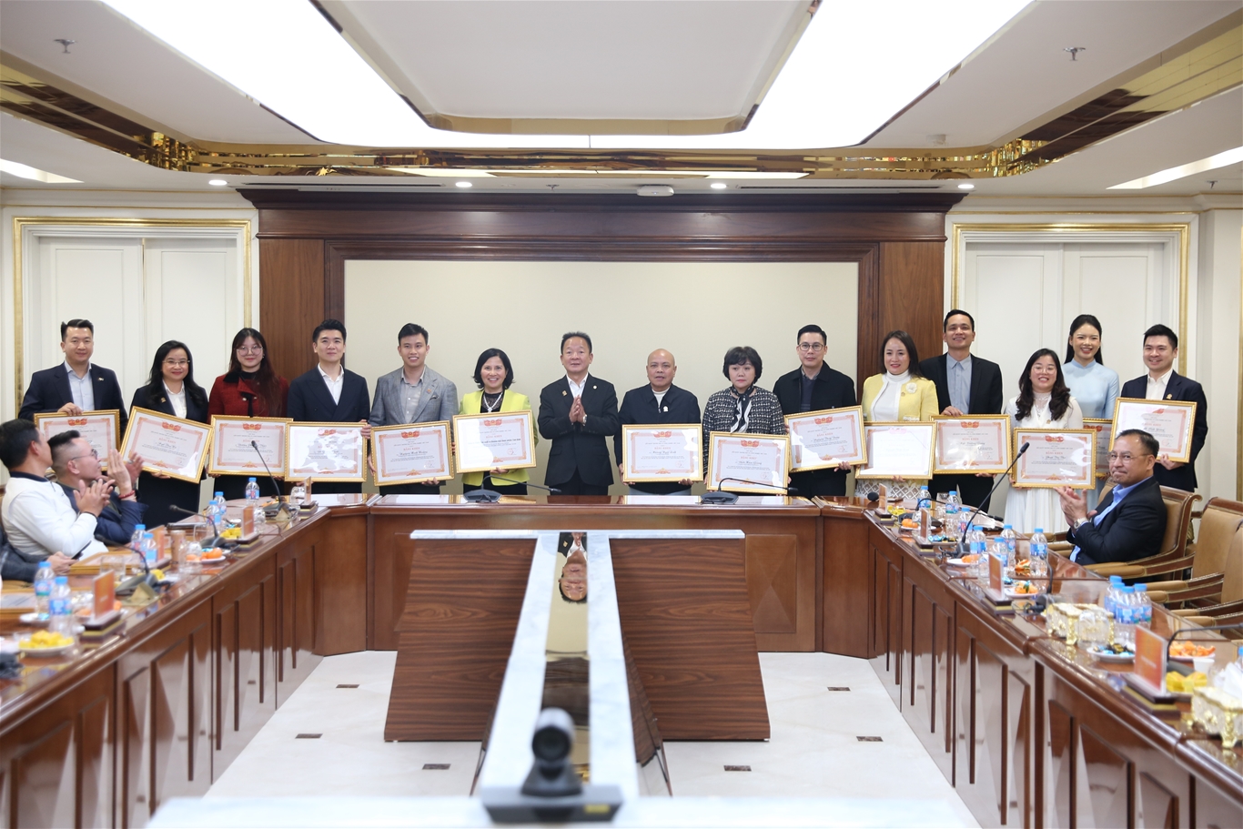 Con trai bầu Hiển nhận thêm nhiệm vụ mới- Ảnh 2.