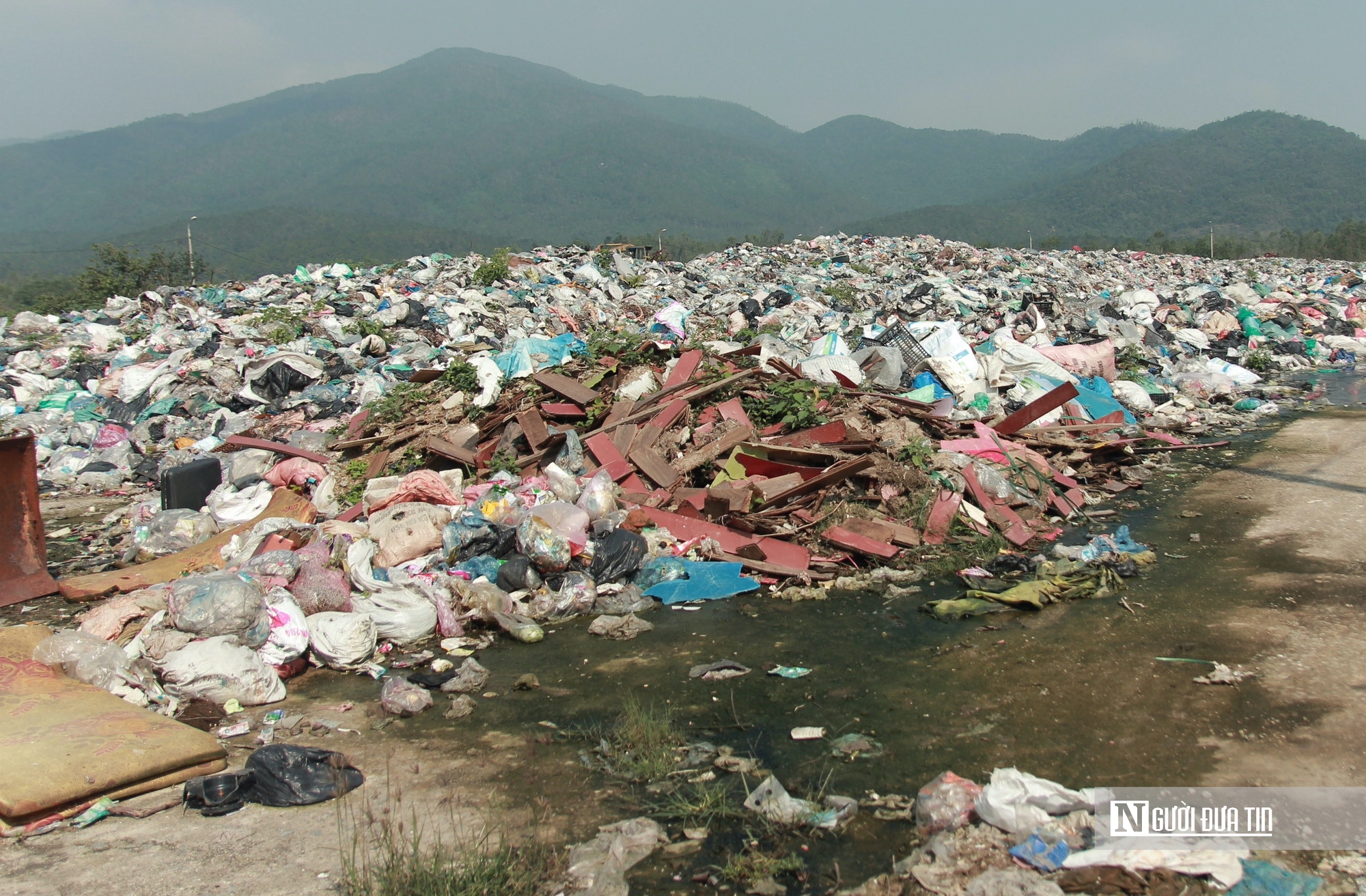 Cận cảnh khu xử l&yacute; r&aacute;c thải hết hạn g&acirc;y &ocirc; nhiễm m&ocirc;i trường- Ảnh 4.