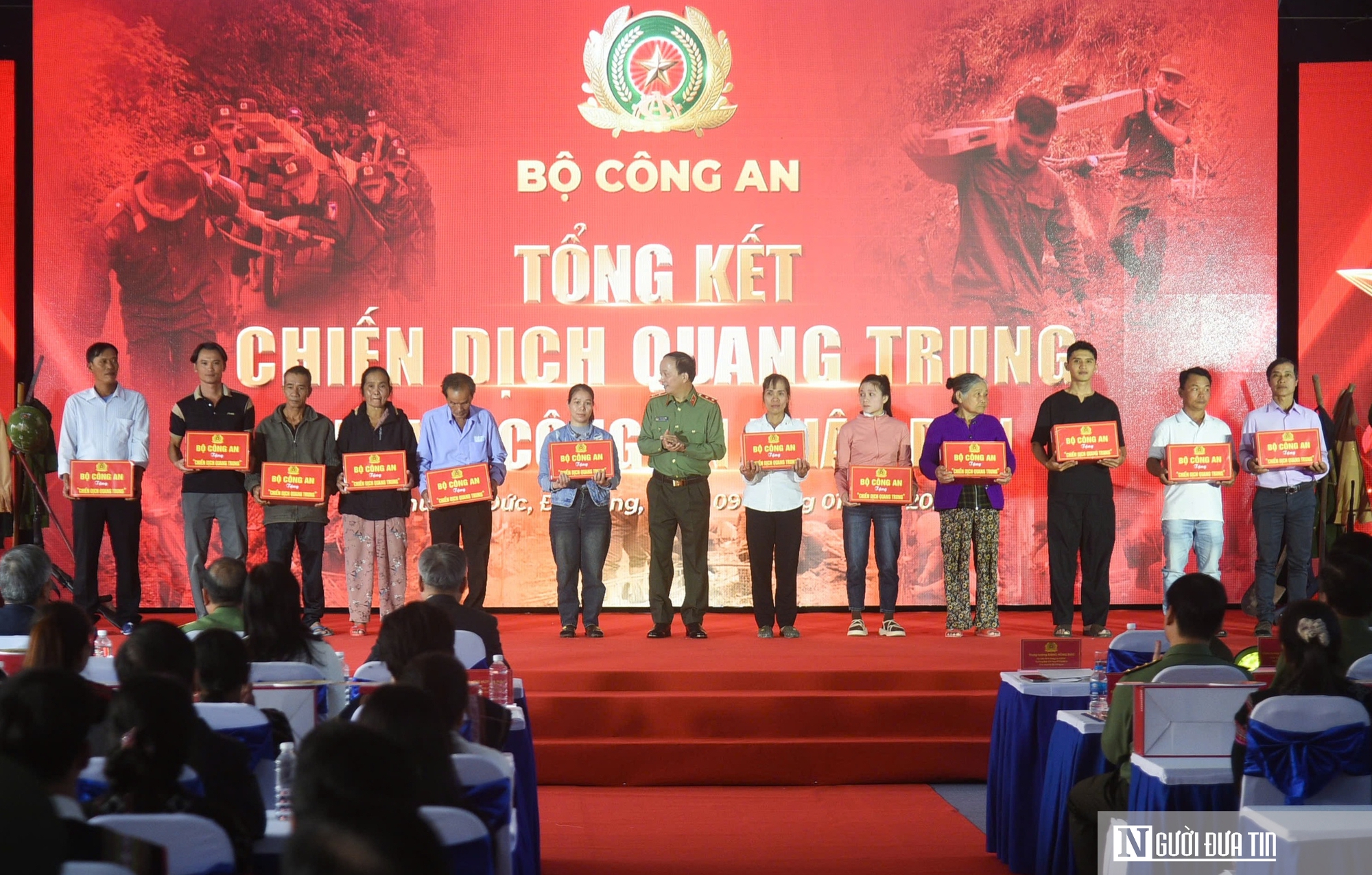 40 ngày đêm thần tốc, Công an hoàn thành 100% nhà ở cho dân vùng lũ- Ảnh 2.