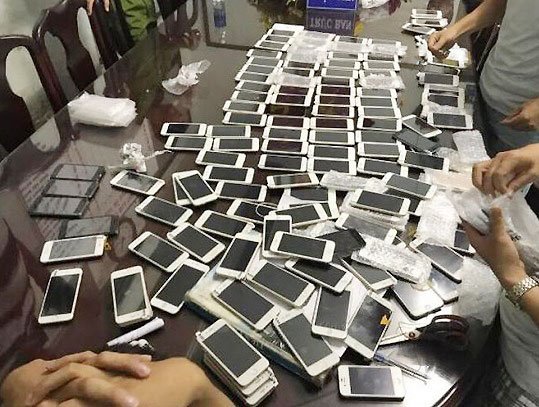 Cục Hải quan bán đấu giá gần 5.000 iPhone, Oppo và Honor đã qua sử dụng - Ảnh 1.