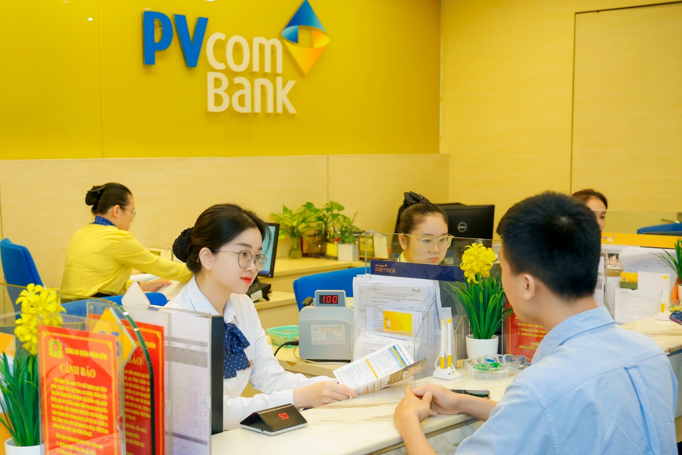 PVcomBank xếp vị trí 86 trong Top 500 Doanh nghiệp lớn nhất Việt Nam năm 2025 - Ảnh 3.