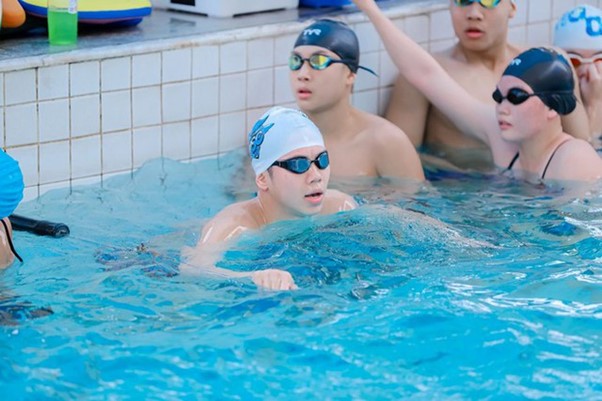 Visual chuẩn "nam thần" bơi lội thế hệ mới - Trung úy QNCN Quang Thuấn - Ảnh 2.