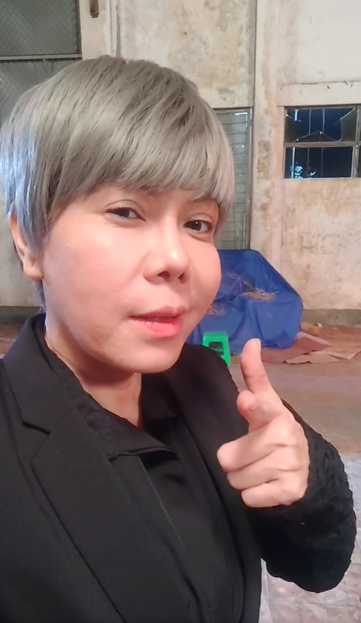 Diện mạo lạ gây bất ngờ của nghệ sĩ Việt Hương - Ảnh 1.