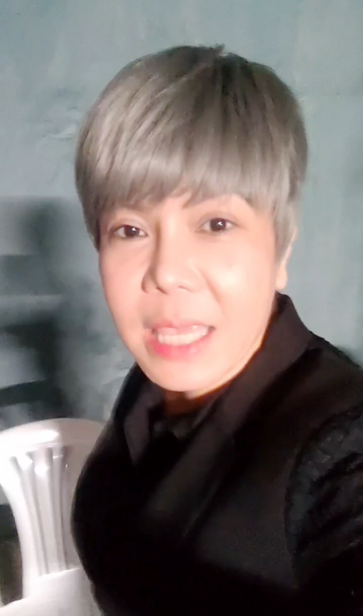 Diện mạo lạ gây bất ngờ của nghệ sĩ Việt Hương - Ảnh 2.