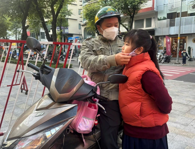 TP.HCM không khí lạnh tăng cường cực mạnh, nhiều nơi giảm sâu dưới 17°C trong 10 năm qua - Ảnh 5.