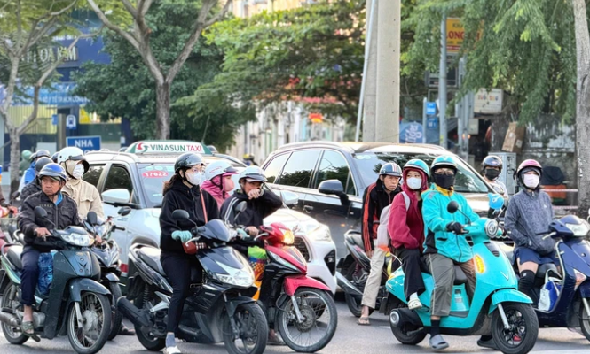 TP.HCM không khí lạnh tăng cường cực mạnh, nhiều nơi giảm sâu dưới 17°C trong 10 năm qua - Ảnh 1.