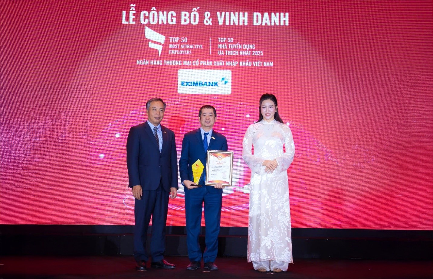 Eximbank được vinh danh 03 hạng mục Top 10 – Top 50 – Top 500 nhà tuyển dụng và môi trường làm việc tốt nhất việt nam năm 2025 - Ảnh 2.