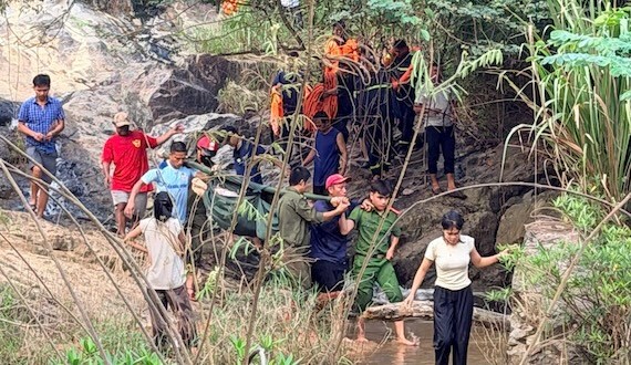 Hai nam sinh tử vong do đuối nước khi đi tắm thác- Ảnh 1.