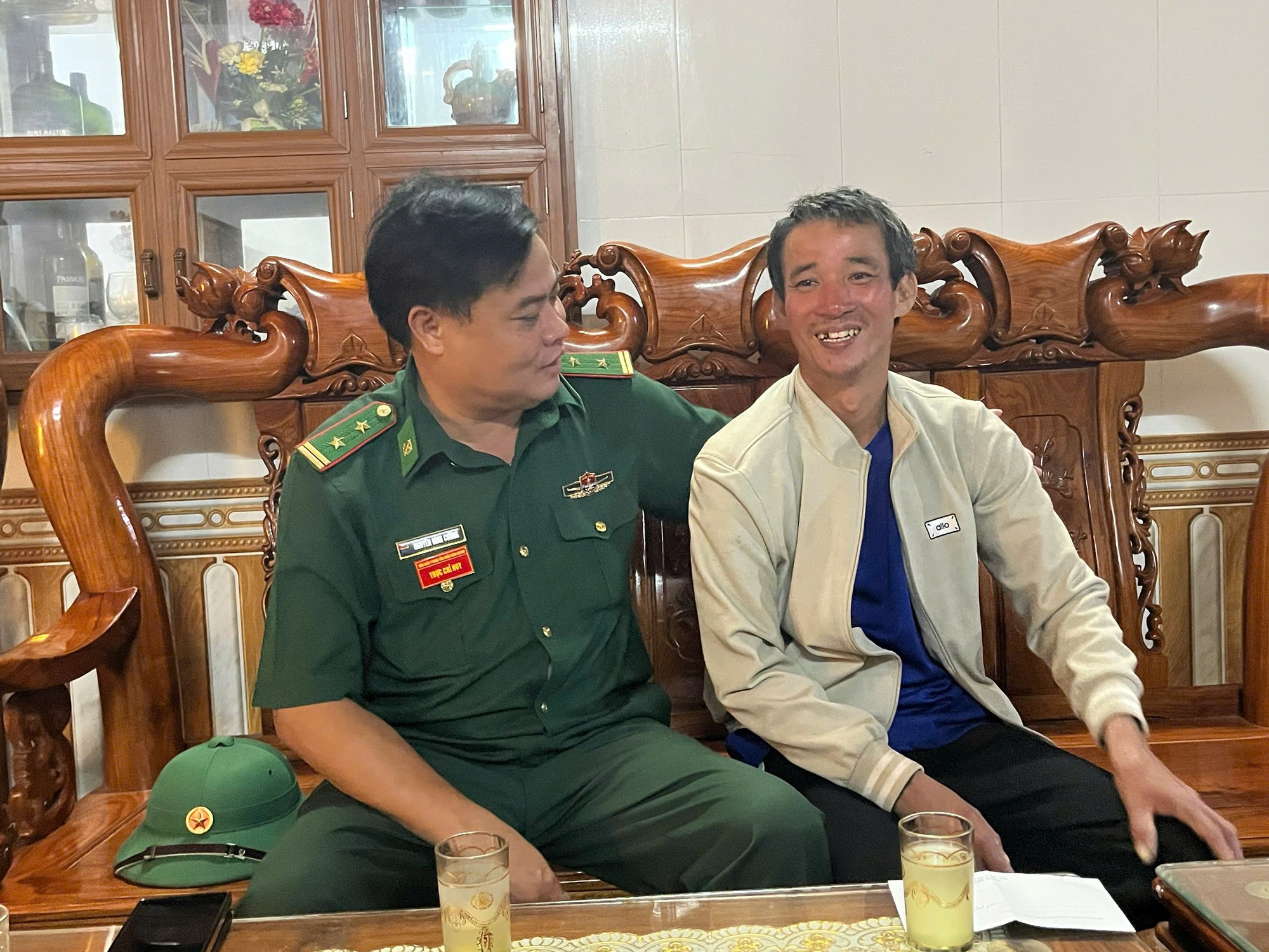 8 giờ trôi trên biển, người đàn ông vượt sinh tử trôi vào bờ an toàn- Ảnh 1.