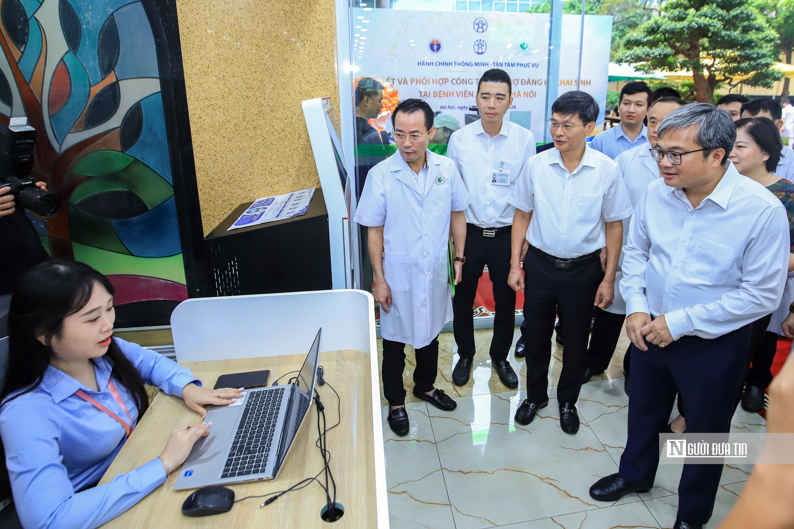 Hà Nội ra mắt quầy hỗ trợ đăng ký khai sinh tại bệnh viện Phụ sản Hà Nội- Ảnh 5.