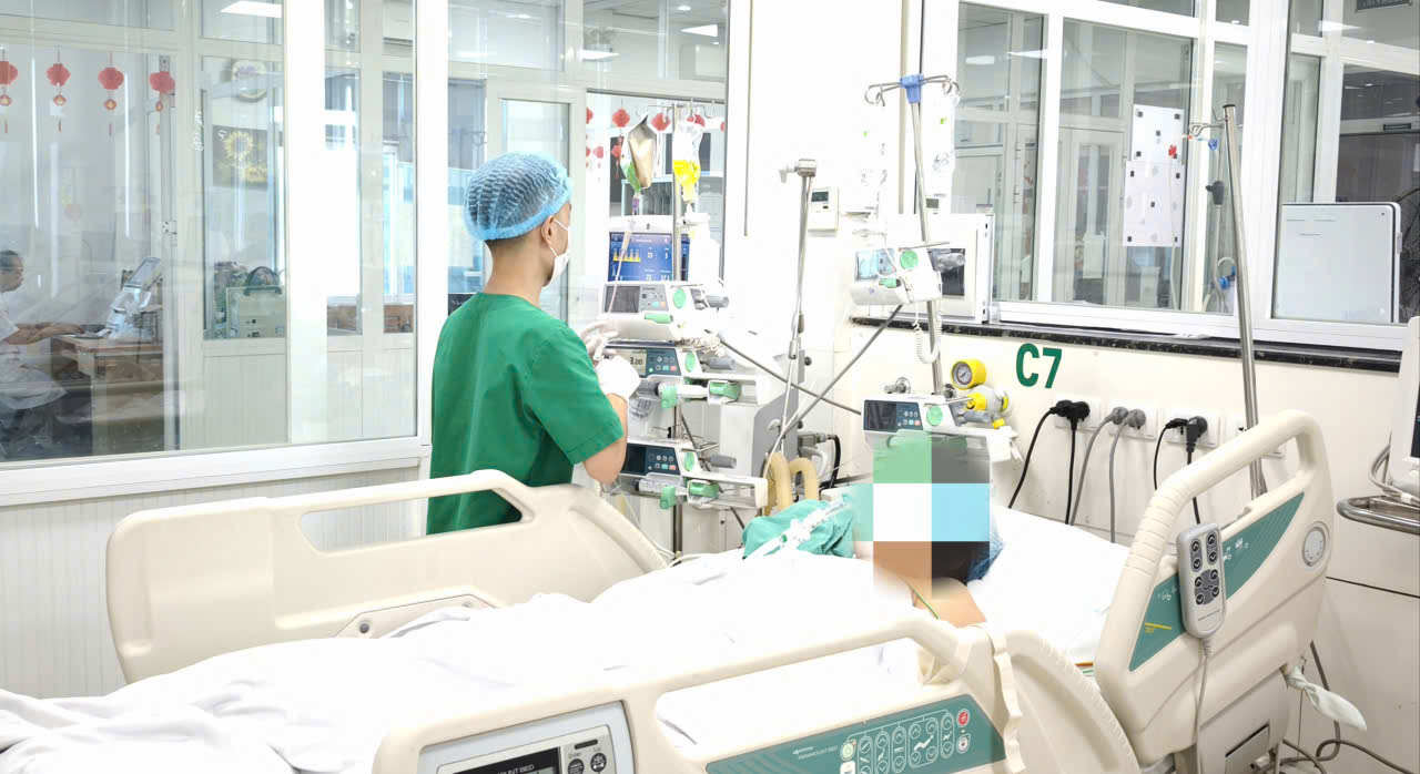 Cảnh báo nguy cơ sốc sốt xuất huyết ở người trẻ khỏe mạnh- Ảnh 1.