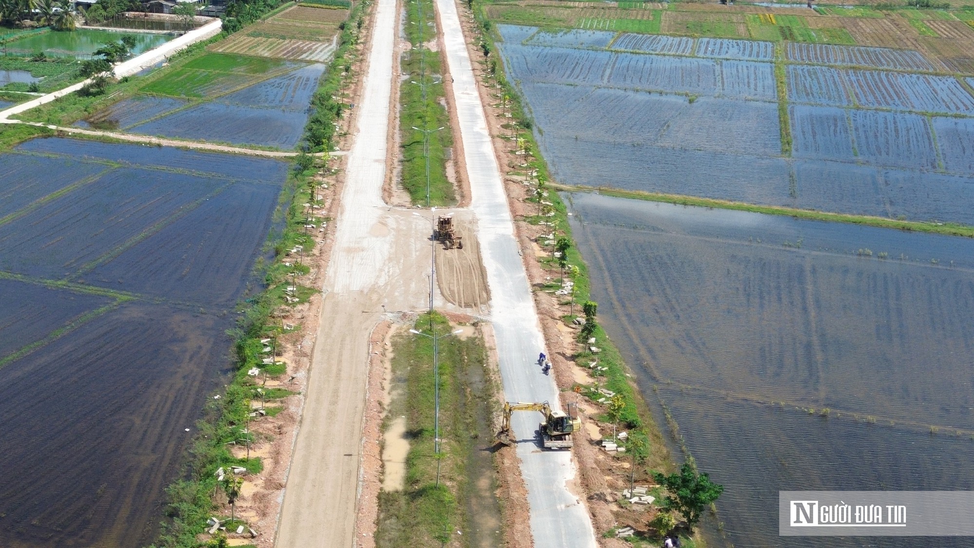 Mục sở thị đường gần 195 tỷ đồng ở Huế chưa b&agrave;n giao v&igrave; l&uacute;n, nh&agrave; thầu đang sửa chữa- Ảnh 7.