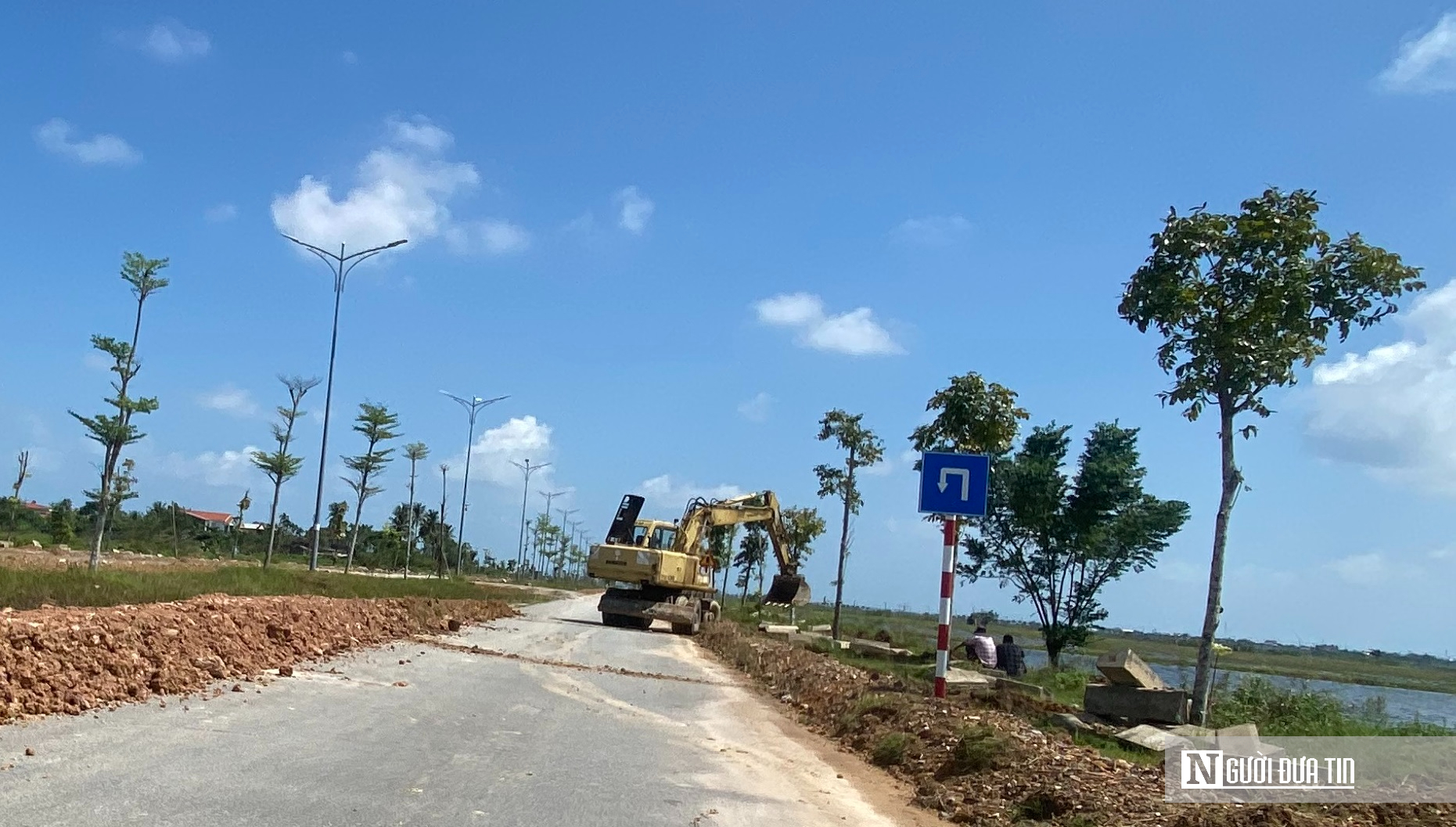 Mục sở thị đường gần 195 tỷ đồng ở Huế chưa b&agrave;n giao v&igrave; l&uacute;n, nh&agrave; thầu đang sửa chữa- Ảnh 9.