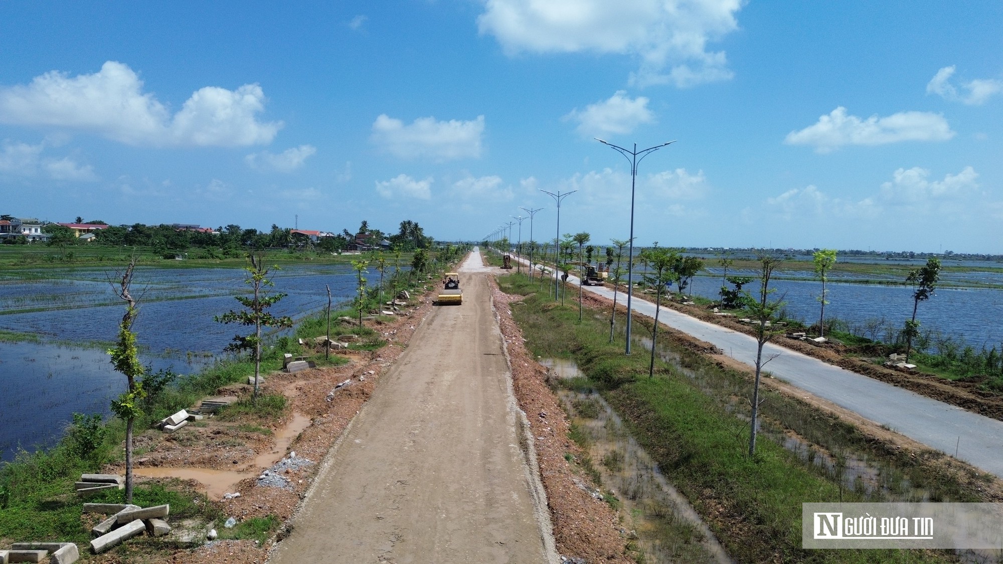 Mục sở thị đường gần 195 tỷ đồng ở Huế chưa b&agrave;n giao v&igrave; l&uacute;n, nh&agrave; thầu đang sửa chữa- Ảnh 12.