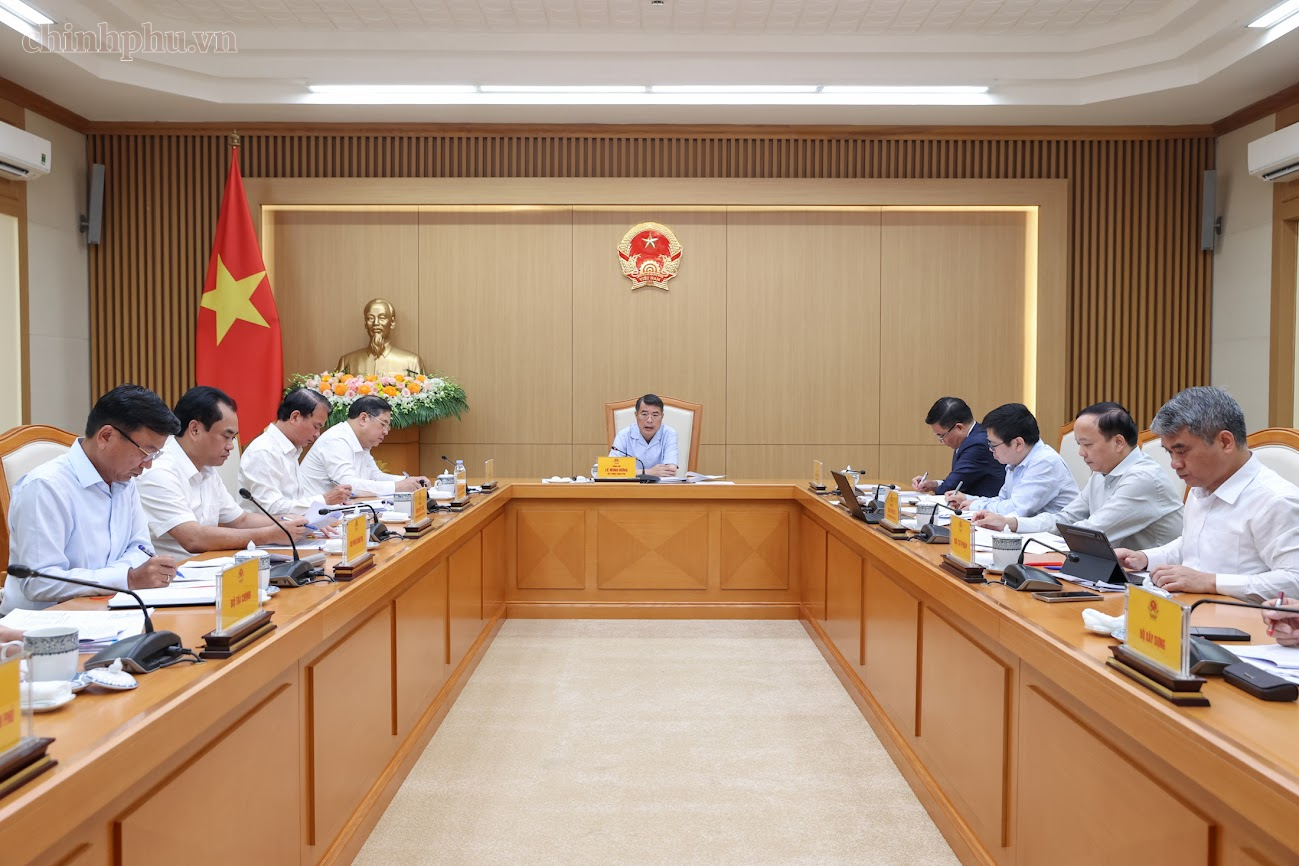 Thủ tướng yêu cầu rà soát từng dự án điện, bảo đảm nguồn lực cho các mục tiêu phát triển - Ảnh 2.