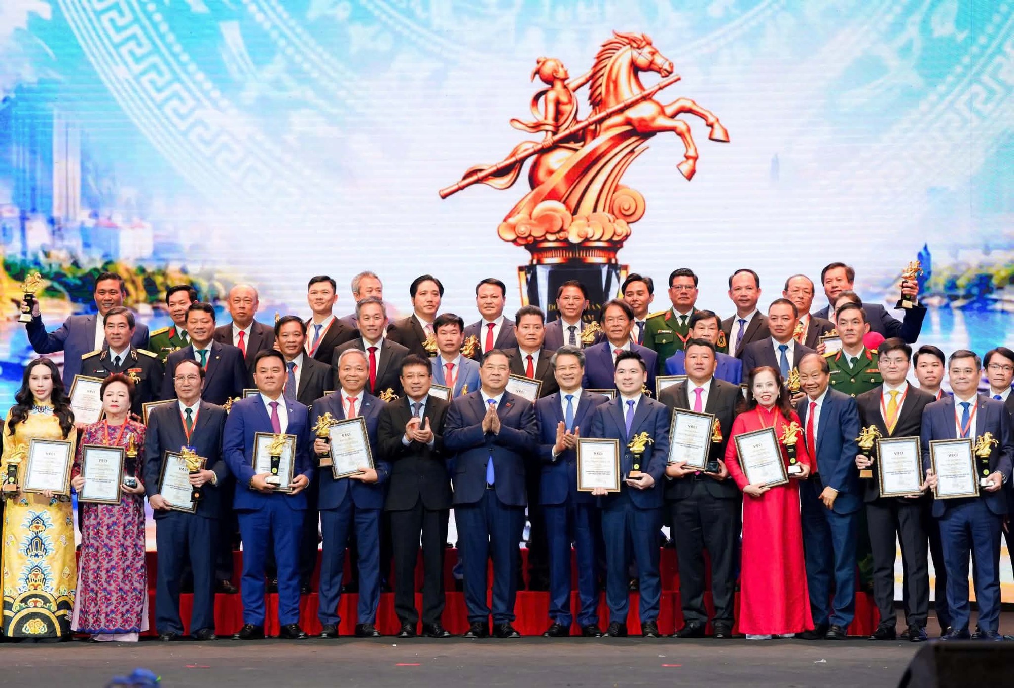 Chủ tịch HĐQT, Tổng giám đốc Geleximco được vinh danh Doanh nhân Việt Nam tiêu biểu - Cúp Thánh Gióng 2026 - Ảnh 2.