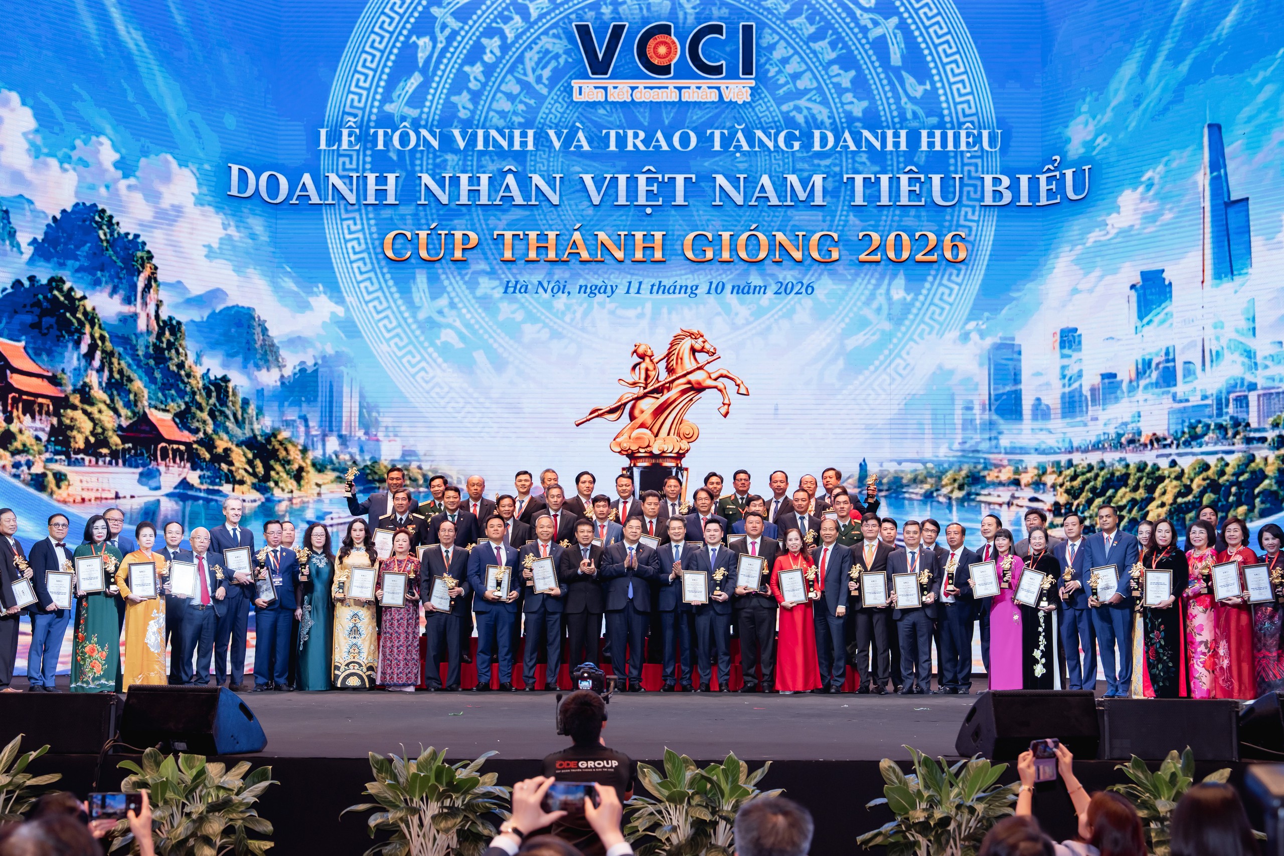 Chủ tịch Yến sào Khánh Hoà nhận danh hiệu “Doanh nhân Việt Nam tiêu biểu - Cúp Thánh Gióng năm 2026” - Ảnh 2.