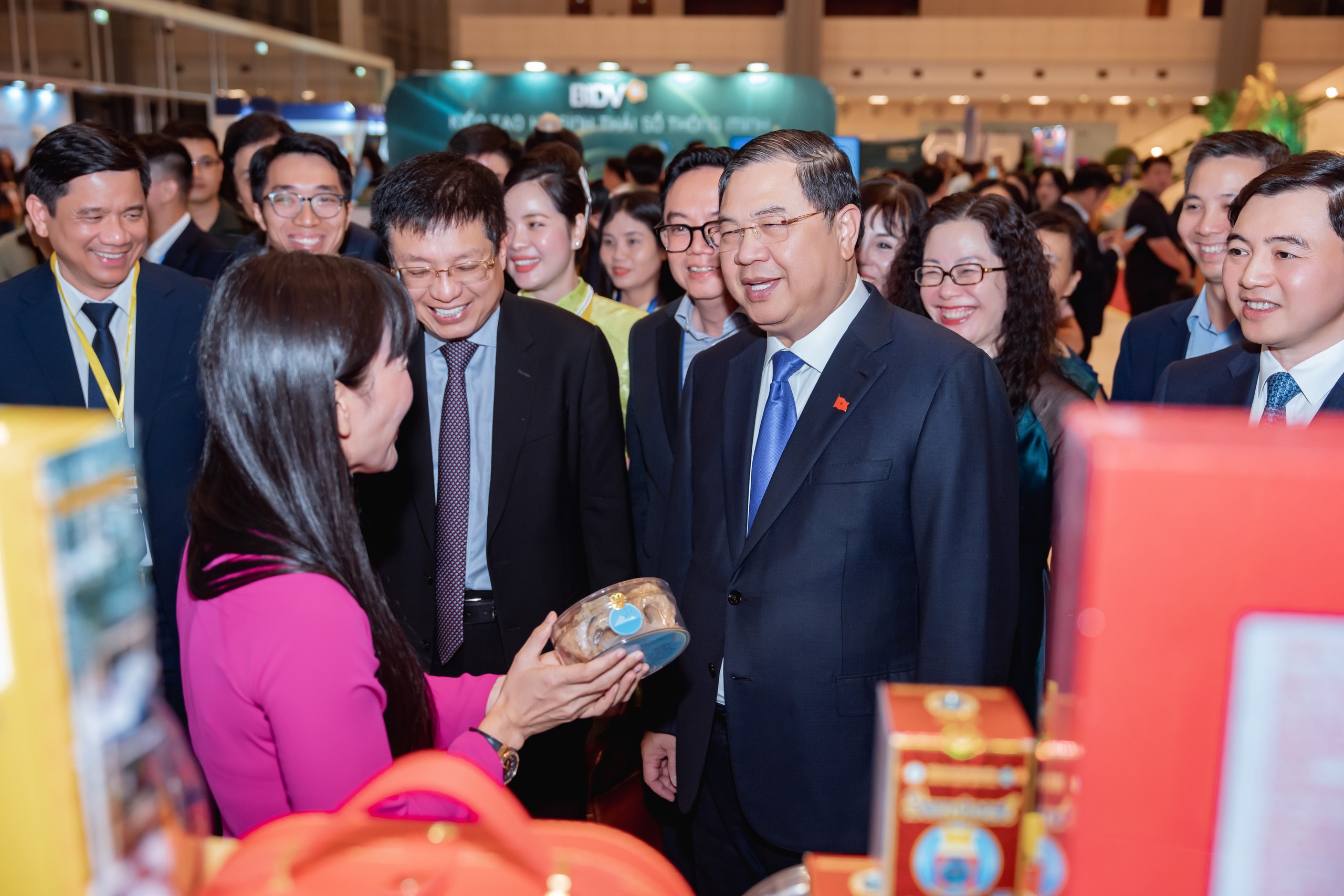 Chủ tịch Yến sào Khánh Hoà nhận danh hiệu “Doanh nhân Việt Nam tiêu biểu - Cúp Thánh Gióng năm 2026” - Ảnh 3.