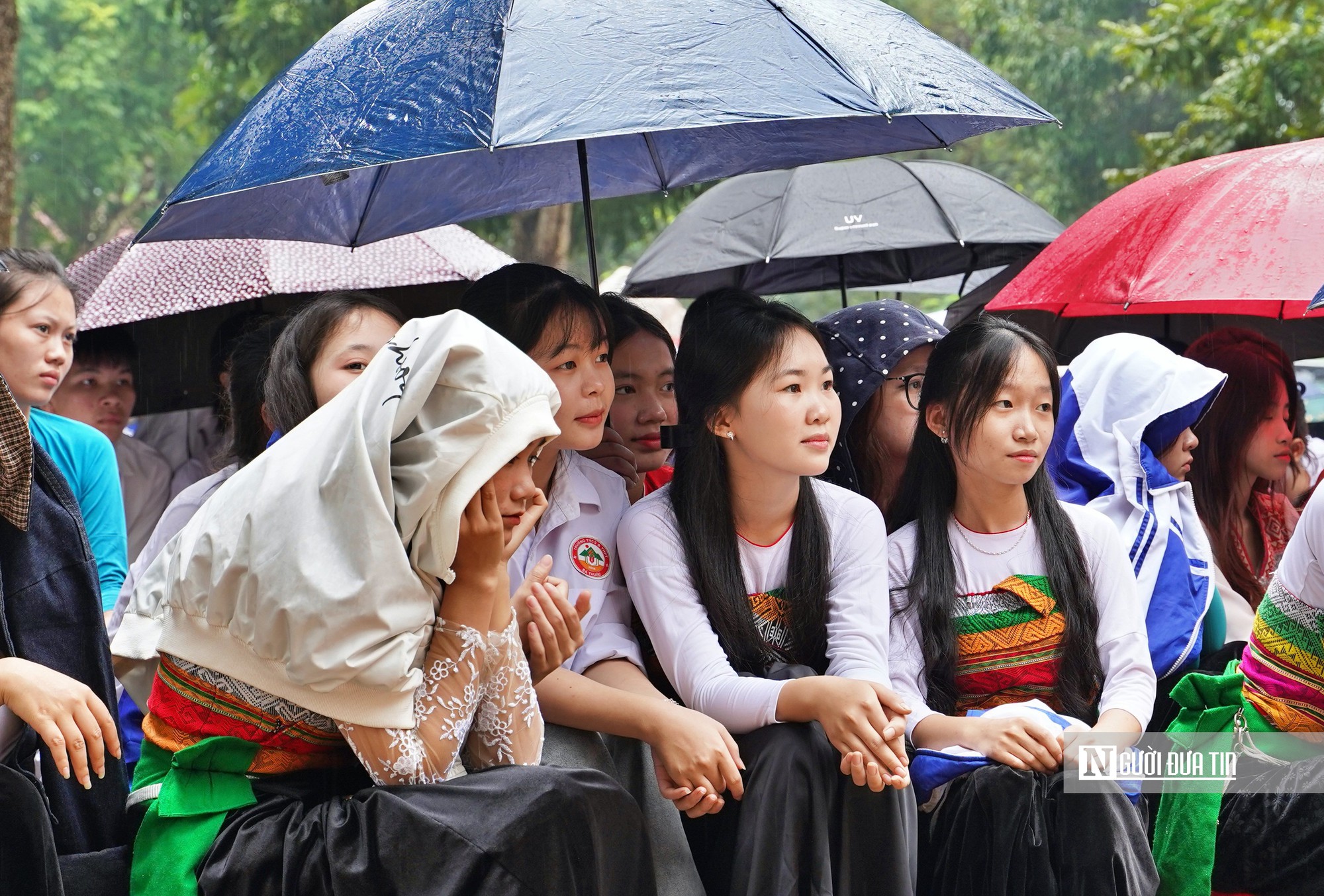 Đưa kiến thức ph&aacute;p luật, tiếp sức học sinh v&ugrave;ng cao đến trường - Ảnh 6.