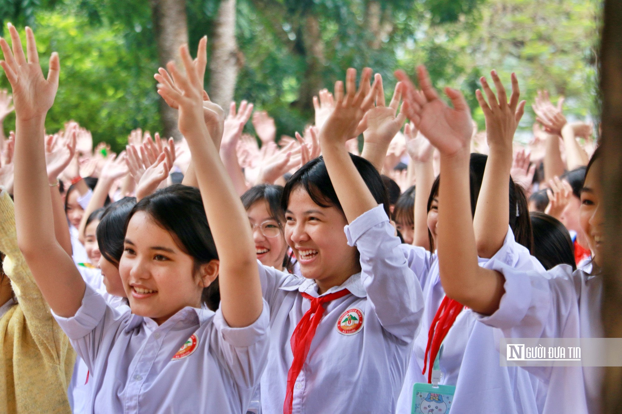 Đưa kiến thức ph&aacute;p luật, tiếp sức học sinh v&ugrave;ng cao đến trường - Ảnh 7.