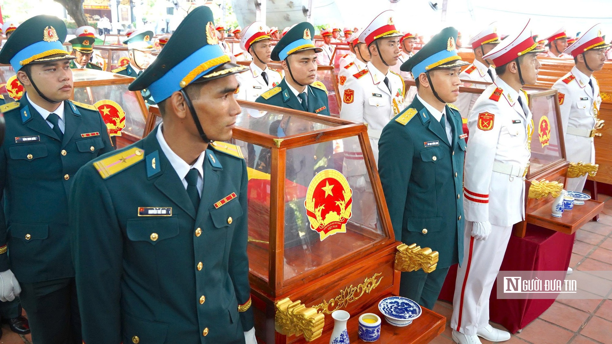 Tp.HCM mong người d&acirc;n cầm hoa trắng tiễn đưa h&agrave;i cốt liệt sĩ về nơi an nghỉ- Ảnh 2.