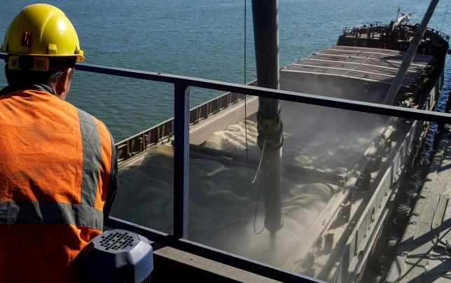 Các nước vùng Baltic muốn EU “cấm cửa” một mặt hàng Nga, Ukraine phản ứng tích cực - Ảnh 1.