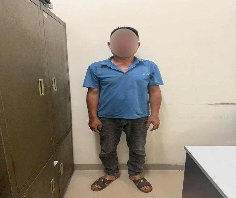 Công an làm việc với người đàn ông chặn đầu ô tô, tát tài xế ở Hà Nội- Ảnh 1.