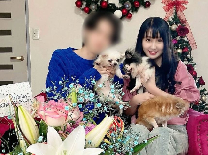 Người phụ nữ 64 tuổi lấy chồng 32 tuổi, con dâu nhiều tuổi hơn mẹ chồng - Ảnh 2.
