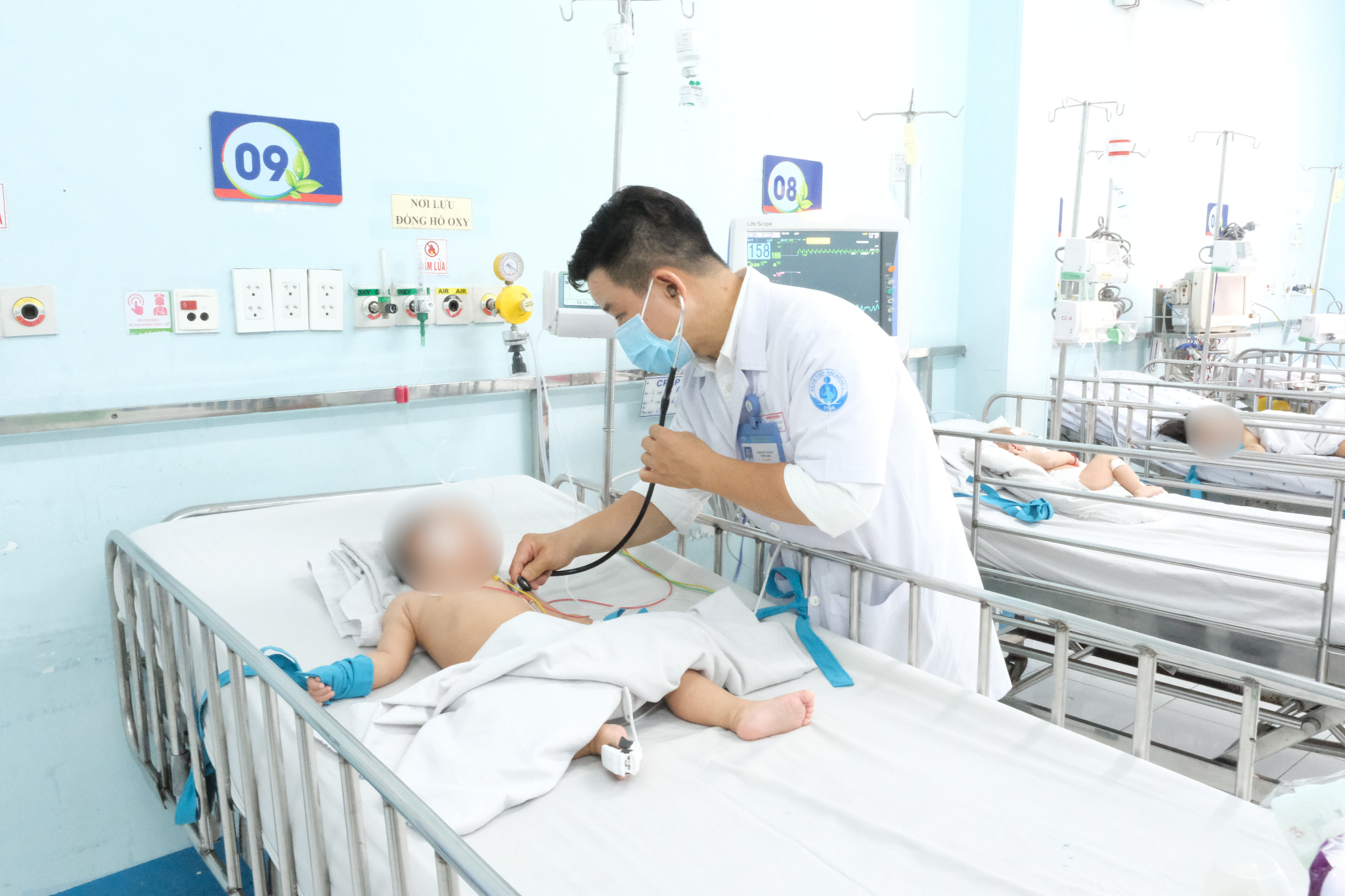 Giữa cao điểm tay chân miệng, VNVC tiêm hơn 100.000 liều vắc xin tay chân miệng cho trẻ em Việt Nam  - Ảnh 3.