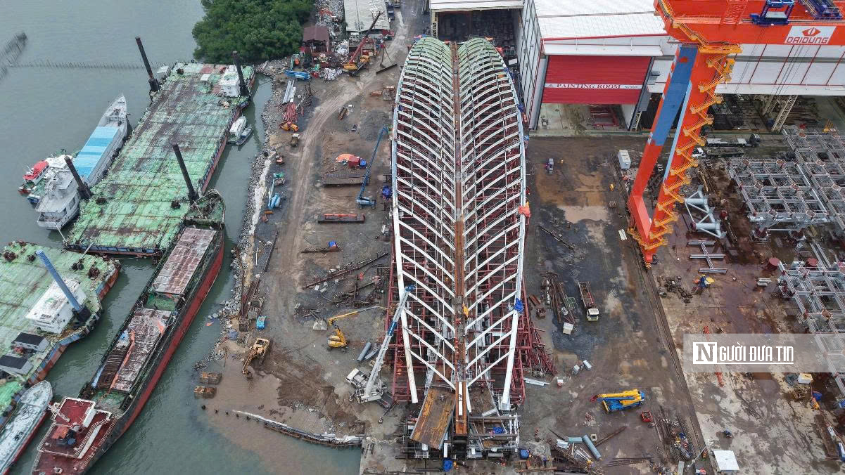 Tp.HCM sẽ cấm luồng sông Sài Gòn để hợp long cầu đi bộ hình lá dừa nước- Ảnh 2.