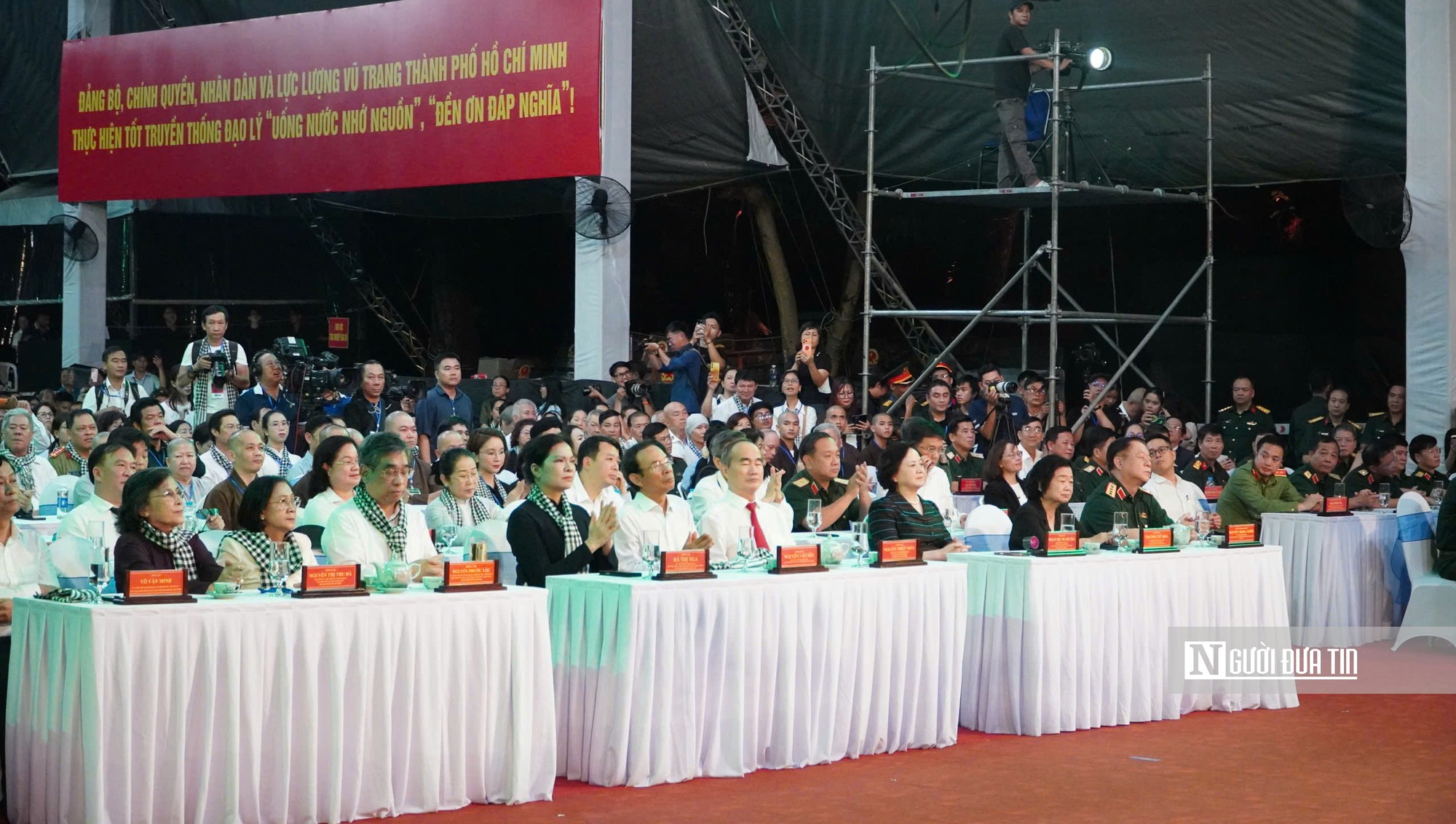 Công viên Lê Thị Riêng lắng đọng trong đêm nghệ thuật “Khúc tri ân”- Ảnh 3.