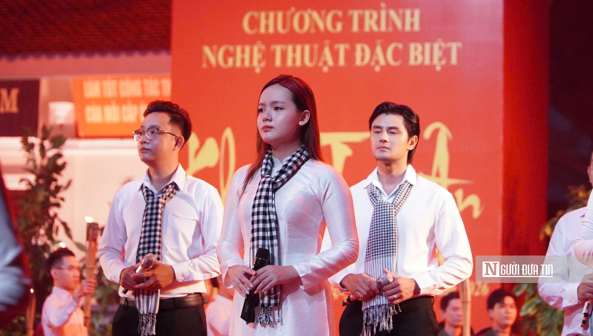 Công viên Lê Thị Riêng lắng đọng trong đêm nghệ thuật “Khúc tri ân”- Ảnh 6.