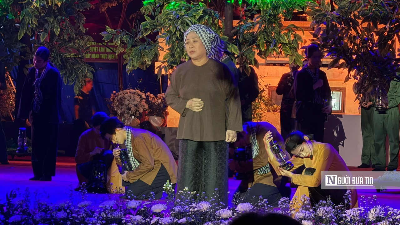 Công viên Lê Thị Riêng lắng đọng trong đêm nghệ thuật “Khúc tri ân”- Ảnh 12.