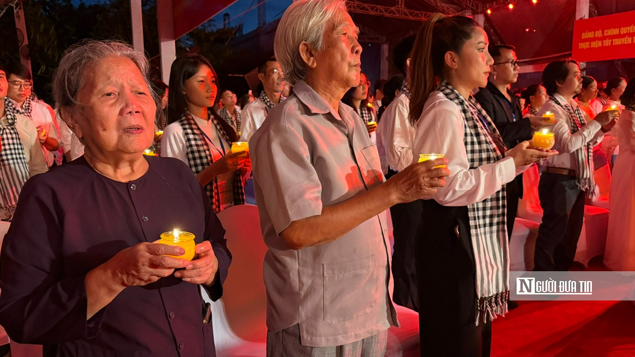 Công viên Lê Thị Riêng lắng đọng trong đêm nghệ thuật “Khúc tri ân”- Ảnh 15.