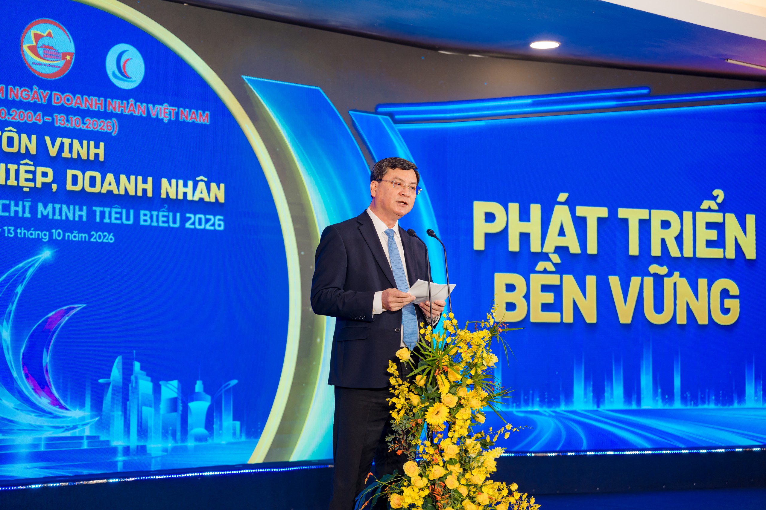 Phó Chủ tịch Tp.HCM: Không để doanh nghiệp đi lại nhiều lần, kiến nghị kéo dài vì đùn đẩy trách nhiệm- Ảnh 2.
