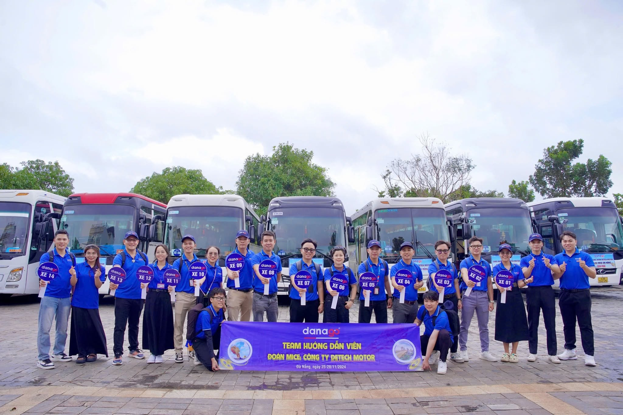 Đà Nẵng: Đội xe du lịch 16 chỗ