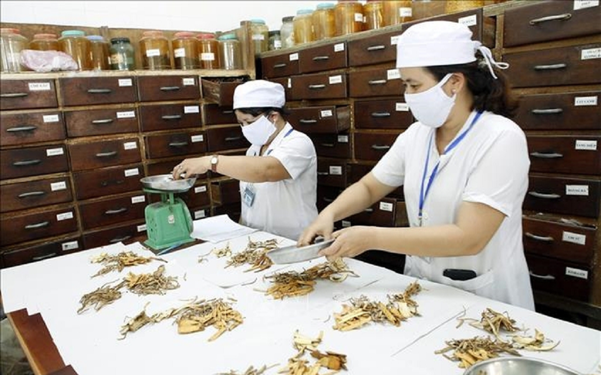 Bộ Y tế yêu cầu địa phương chủ động kiểm soát nguy cơ ngộ độc thực phẩm - Ảnh 2.