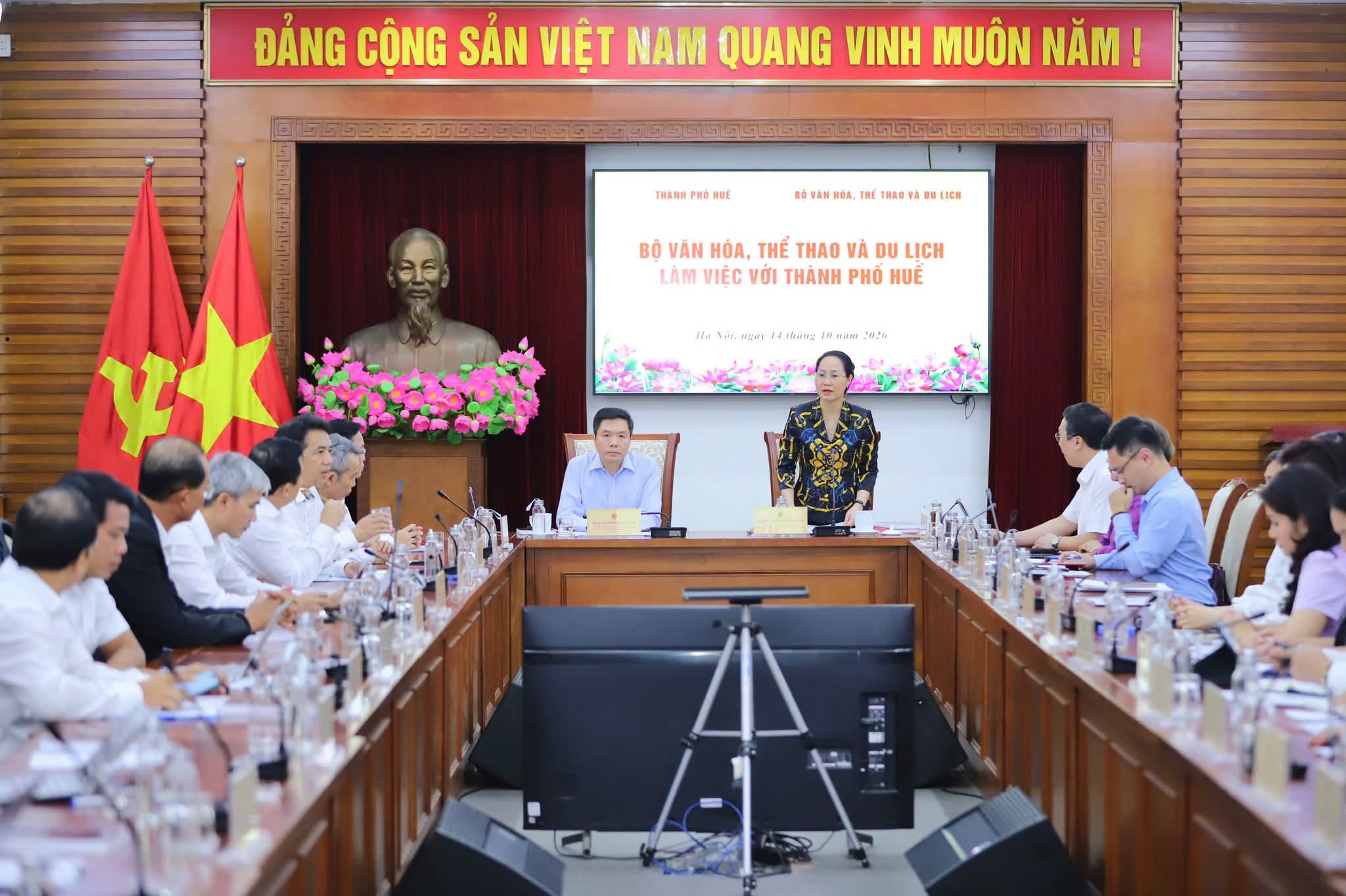 Huế tiên phong ký kết kế hoạch phối hợp phát triển văn hóa, thể thao và du lịch đến năm 2030 - Ảnh 1.
