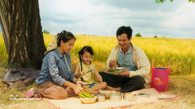Phương Mỹ Chi kể chuyện qu&ecirc; hương qua h&igrave;nh ảnh hạt gạo Việt - Ảnh 2.