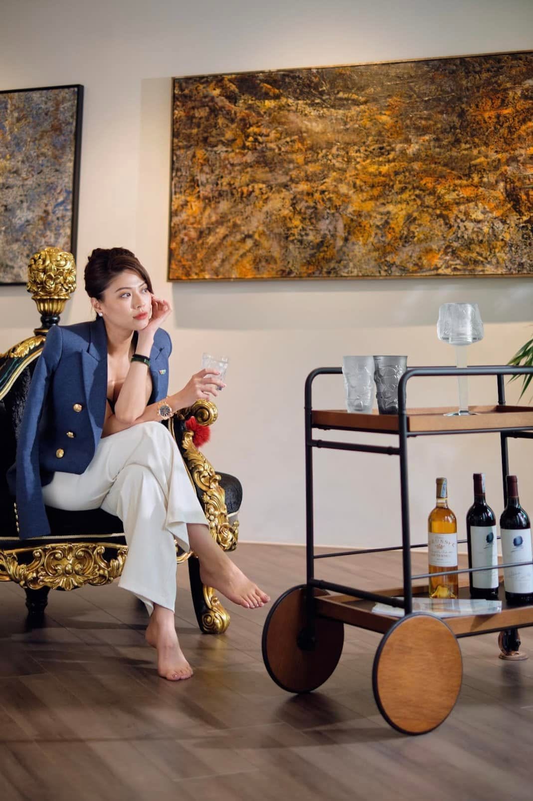 Choáng ngợp với không gian sống sang xịn, có bể bơi riêng của