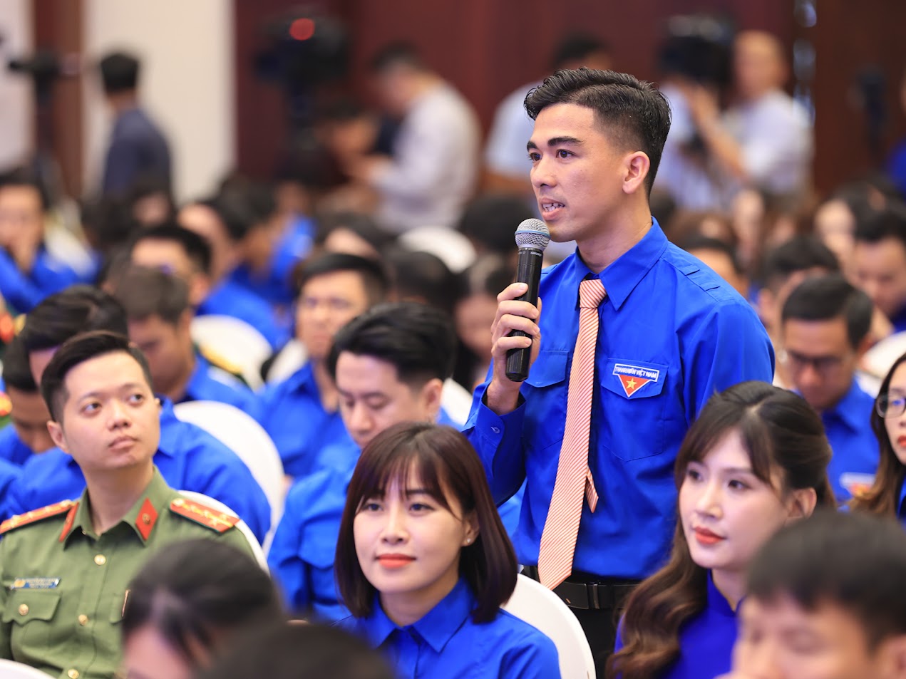 Bộ trưởng NN&MT động viên thanh niên khởi nghiệp “có thể gọi điện, nhắn tin bất cứ lúc nào” - Ảnh 1.